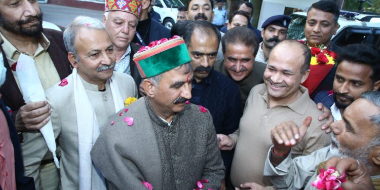 CM accorded rousing reception at New Delhi