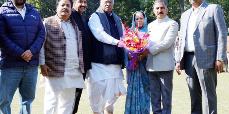 Chief Minister calls on Mallikarjun Kharge at New Delhi