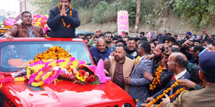 Deputy Chief Minister accorded rousing welcome on reaching home district