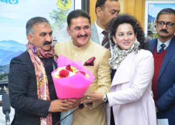 CM administers oath of office to six Chief Parliamentary Secretaries