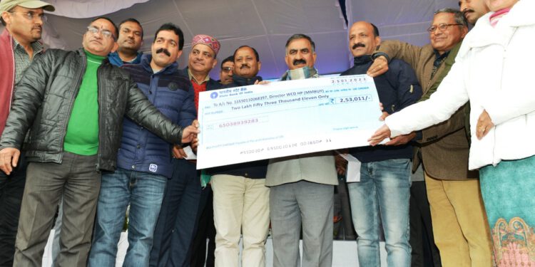 A delegation of lecturers association presented a cheque of Rs. 253011/- to the chief minister