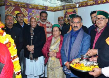 CM pays obeisance at Shiva Temple Kathgarh