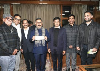 Cheque of Rs. three lakh towards Chief Minister Sukh-Ashray Sahayata Kosh