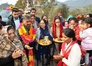 Simple persona connects Thakur Sukhvinder Singh Sukhu with the masses