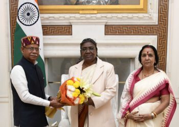 Governor Sh. Shiv Pratap Shukla along with Lady Governor Smt. Janaki Shukla called on President Smt. Droupadi Murmu at Rashtrapati Bhavan