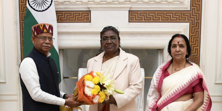Governor Sh. Shiv Pratap Shukla along with Lady Governor Smt. Janaki Shukla called on President Smt. Droupadi Murmu at Rashtrapati Bhavan