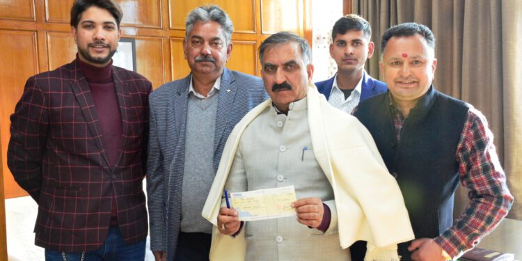 Sh. Ashok Sharma of PRJ traders , Dhalli Shimla presented a cheque of Rs. 1,00,000 to Chief Minister Thakur Sukhvinder Singh Sukhu towards Mukhyamantri Sukh-Ashrya Sahayata Kosh