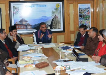 Settle all land compensation cases,  CM to district administration