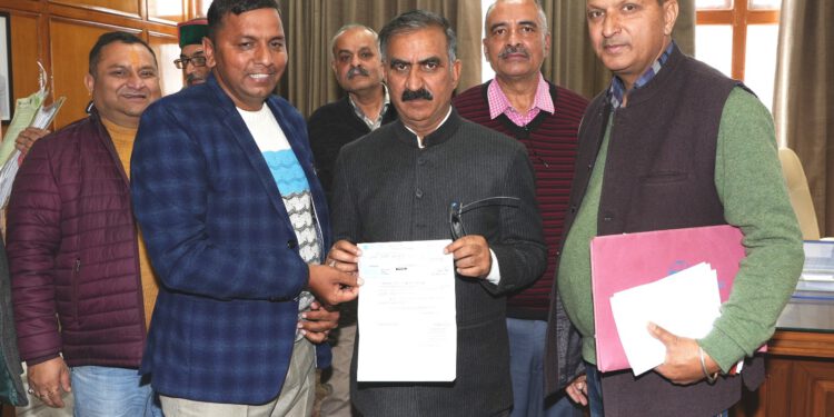 Jaspal Singh Treasurer, Block Congress Committee, Pachhad presented a cheque of rupees one lakh to Chief Minister