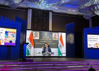 विज्ञापनों में जो भी खुलासे किये जाएं, वह स्पष्ट होनी चाहिए और हैशटैग या लिंक के समूहों के साथ मिश्रित नहीं होनी चाहिए : केंद्र