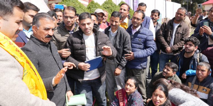 A delegation of Berozgar Kala Adhayapak Sangh met CM