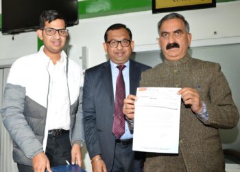 Chairman of Himalayan Group of professional institutions Rajneesh Bansal presented a cheque of Rs 1.51 lakh to Chief Minister