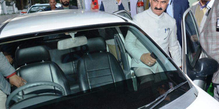 CM came in his Alto Car to attend his first Budget Session at Vidhan Sabha