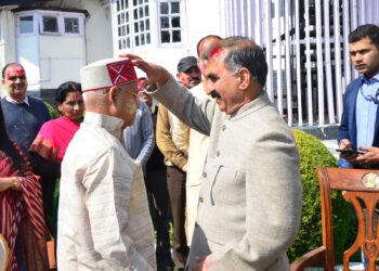 CM greets Governor on Holi