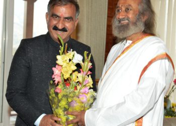 Chief Minister met Sri Sri Ravi Shankar