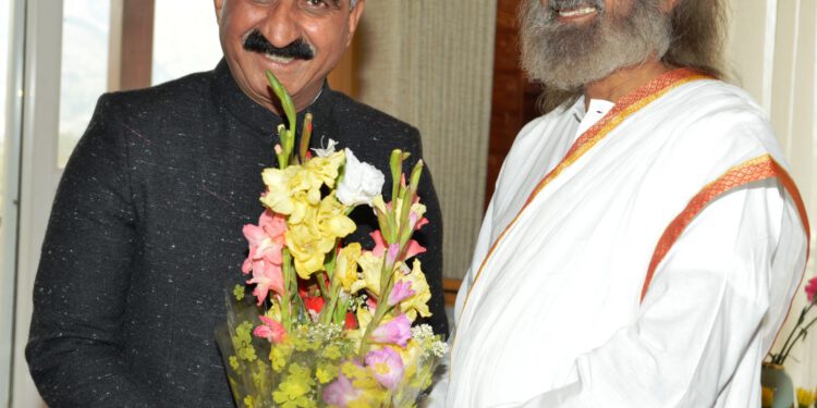 Chief Minister met Sri Sri Ravi Shankar