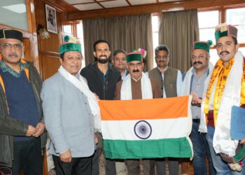 Everester Amit Negi calls on  CM