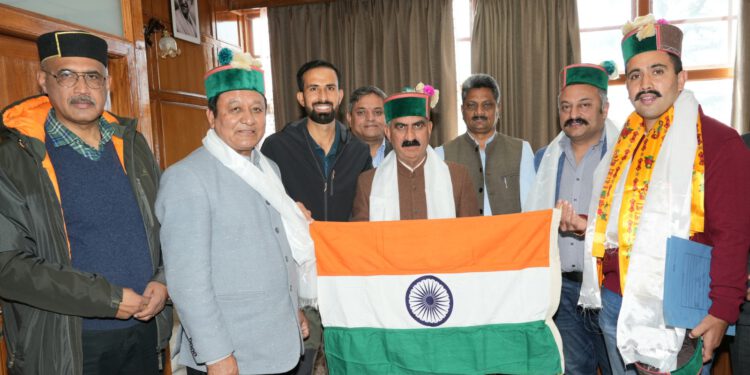 Everester Amit Negi calls on  CM