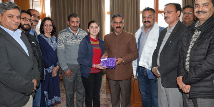 CM honours Aastha Sharma, winner of Parliament Declamation contest