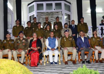 Governor stresses to rout out illegal drugs