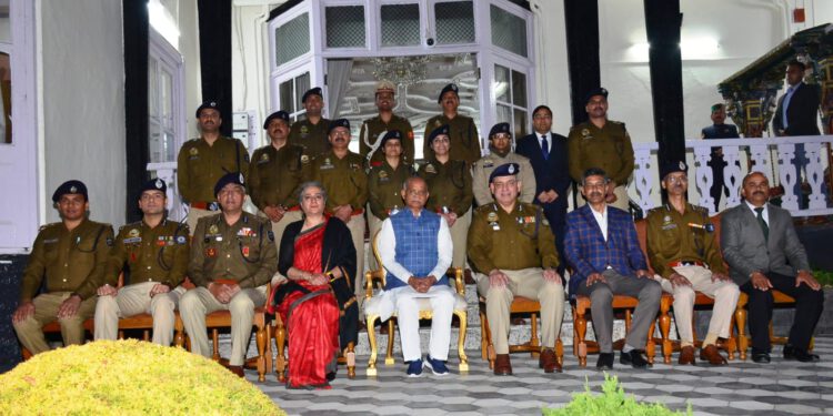 Governor stresses to rout out illegal drugs