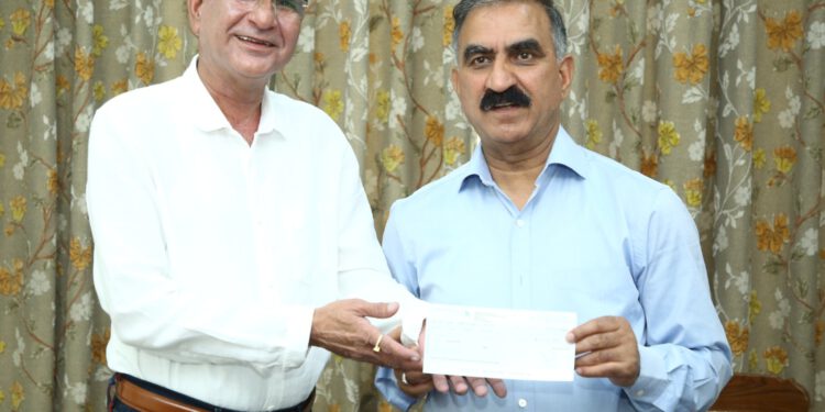 Industrialist from Himachal Pradesh, Sanjiv Suri presented a cheque of Rupees five lakh towards Mukhya Mantri Sukh Ashray Kosh to Chief Minister